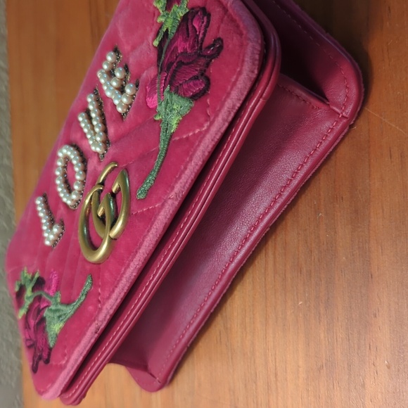 Authentic Gucci Marmont Love velvet clutch - Picture 4 of 10